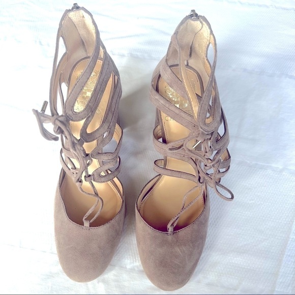 Vince Camuto Lace Up Pump Shoes in Taupe Size 8.5 (New without original Box) - Picture 4 of 5